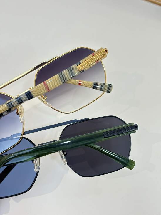 Picture of Burberry Sunglasses _SKUfw80882138fw